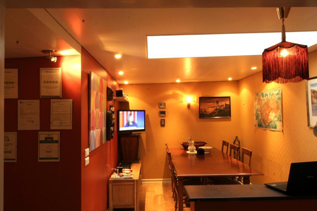 Our House Guesthouse เรคยาวิก ภายนอก รูปภาพ