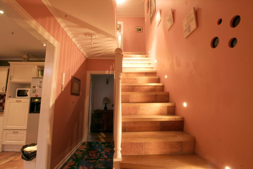 Our House Guesthouse เรคยาวิก ภายนอก รูปภาพ