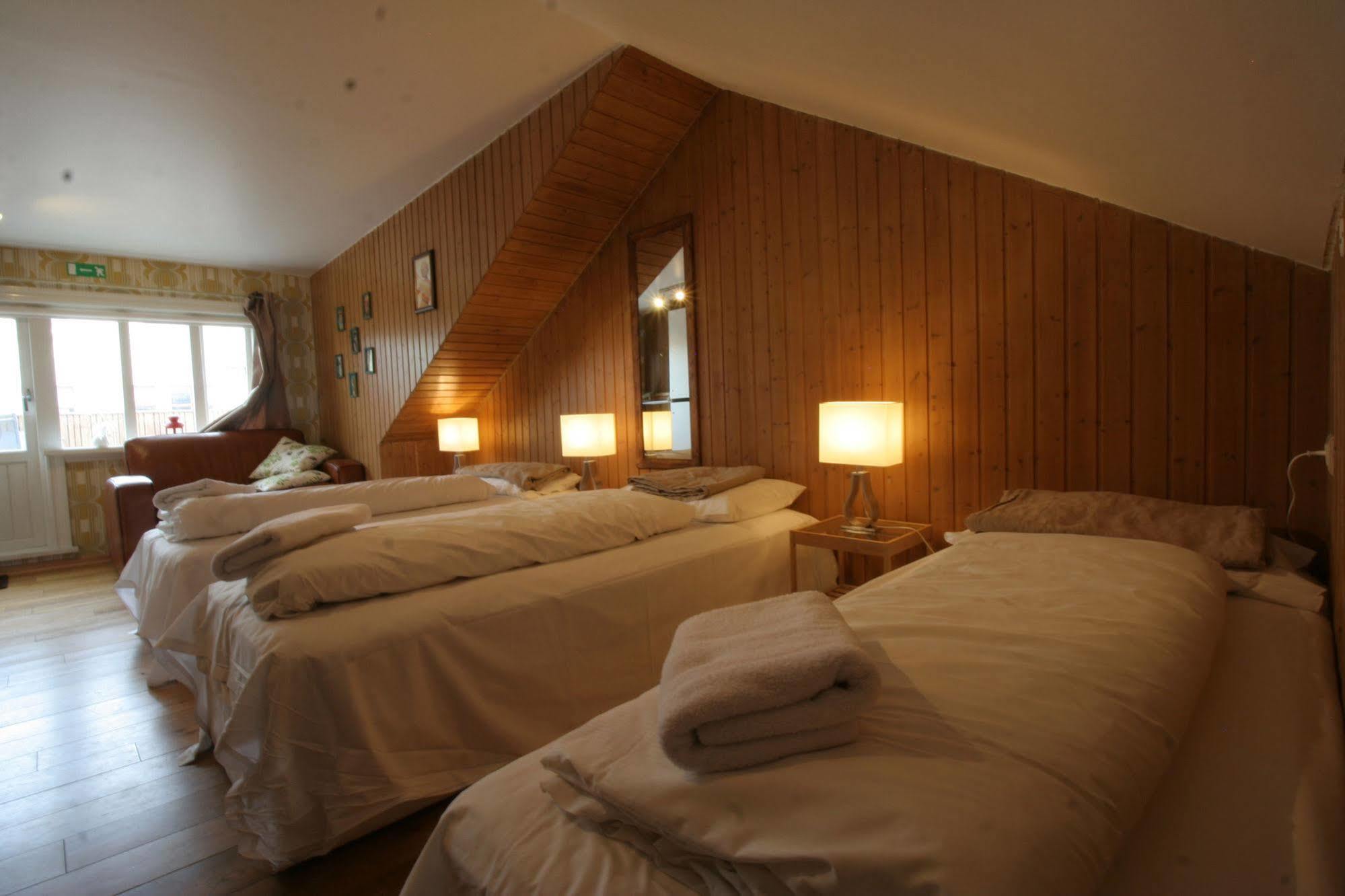 Our House Guesthouse เรคยาวิก ภายนอก รูปภาพ