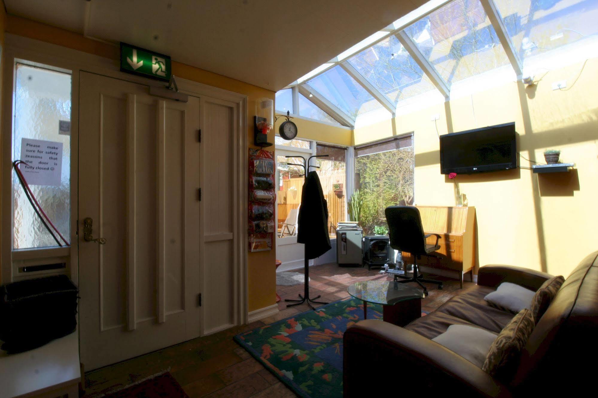 Our House Guesthouse เรคยาวิก ภายนอก รูปภาพ