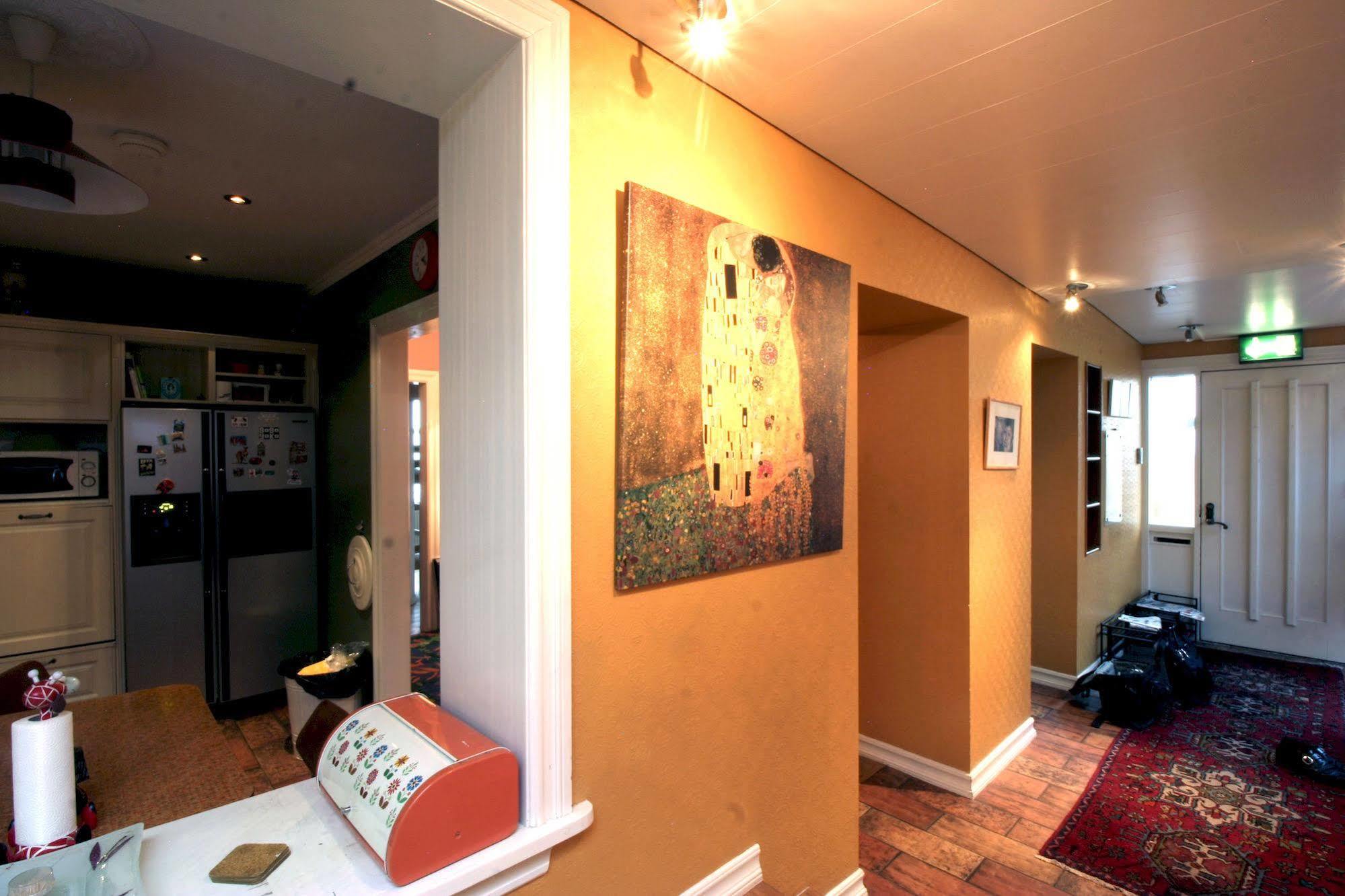 Our House Guesthouse เรคยาวิก ภายนอก รูปภาพ